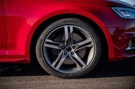@ als Sport: Bridgestone – sicher, Potenza ankommen dynamisch, den nur UHP-Reifen neuen Mehr leistungsstark präsentiert